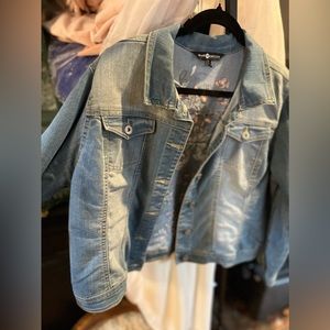 Jean jacket with embroidered back